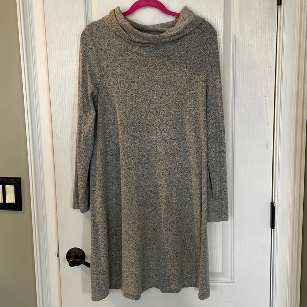 ⏺️Lou & Grey ⏺️ Knee Length, Long Sleeve Dress